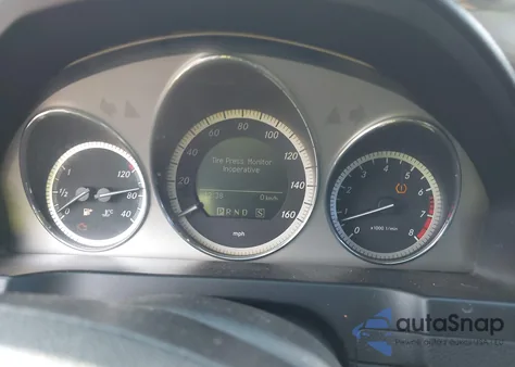 2009 Mercedes-Benz C 300 Sport z USA, uszkodzony, nr VIN WDDGF54X59R083859